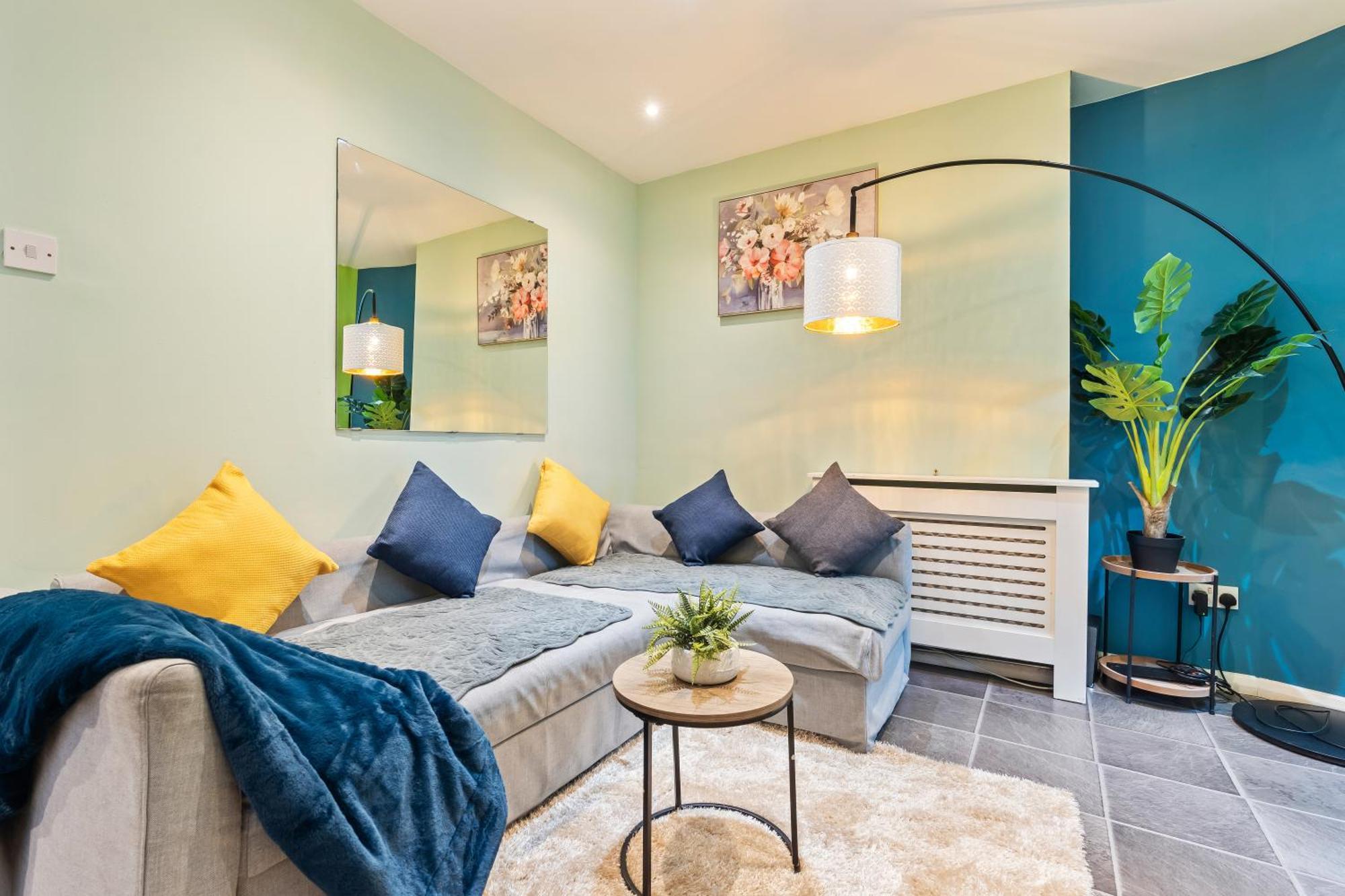 Comfy 4Br House Close To Subway London Exterior photo