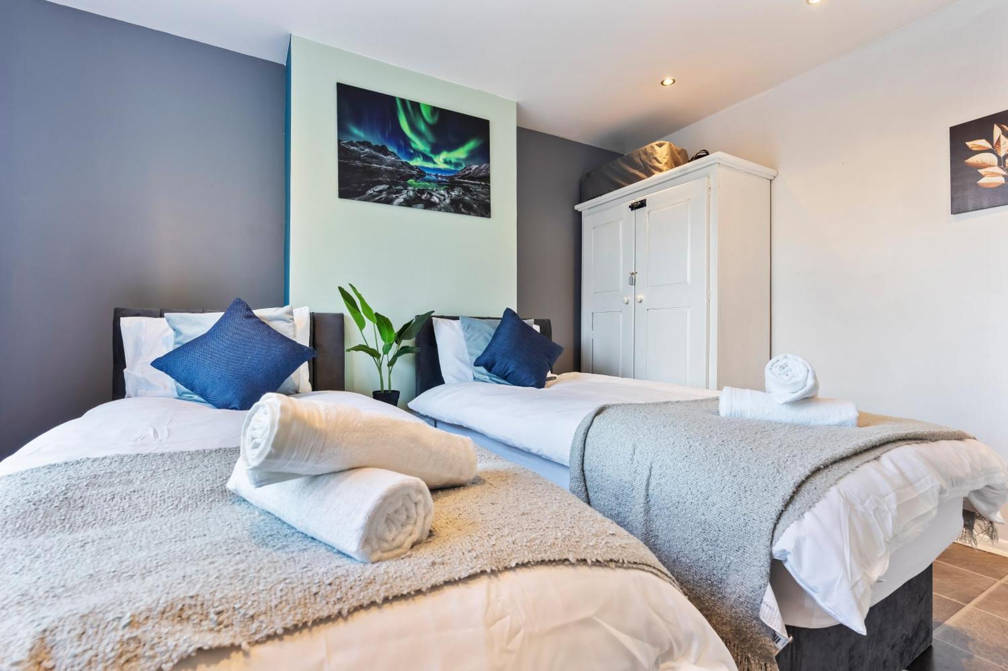 Comfy 4Br House Close To Subway London Exterior photo