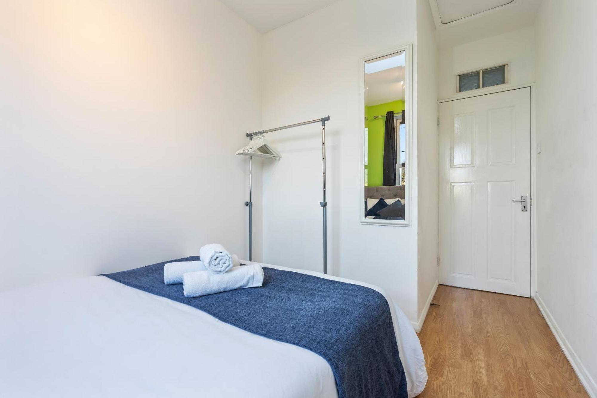 Comfy 4Br House Close To Subway London Exterior photo