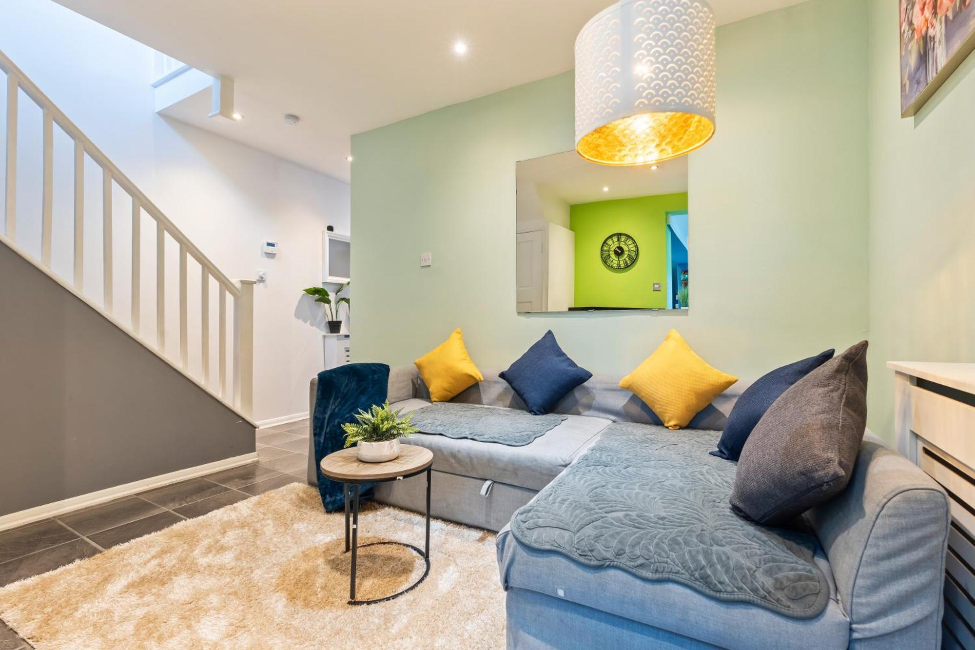 Comfy 4Br House Close To Subway London Exterior photo