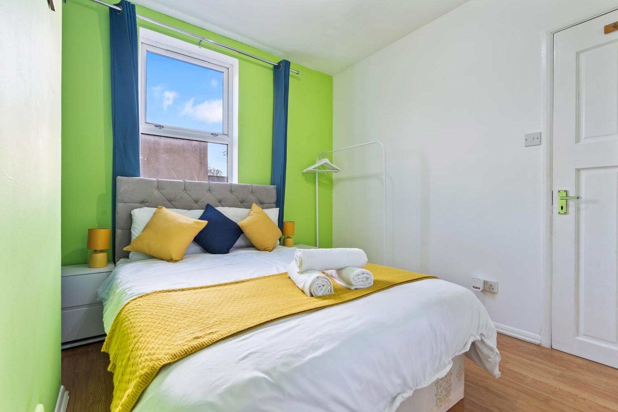 Comfy 4Br House Close To Subway London Exterior photo