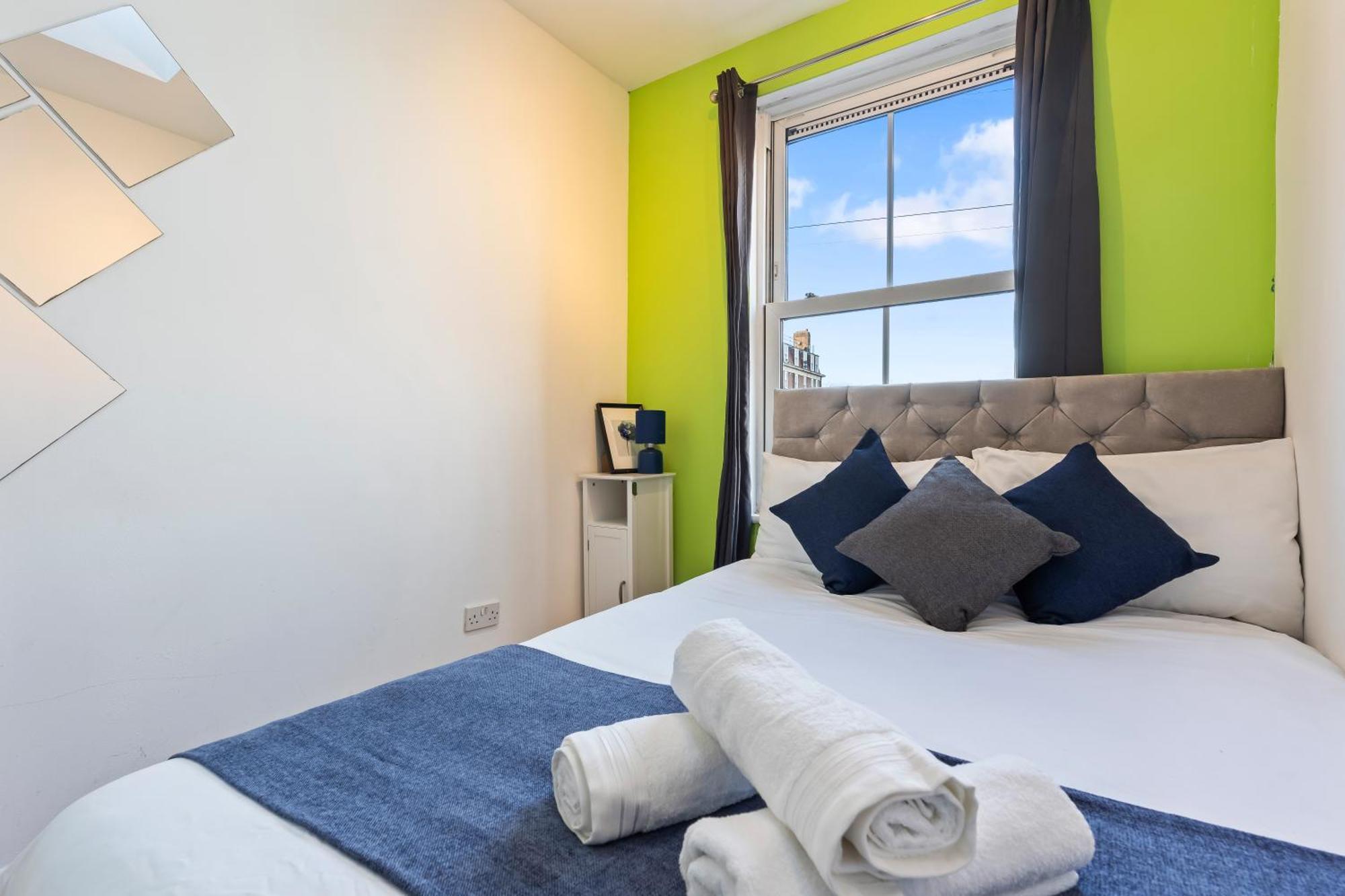 Comfy 4Br House Close To Subway London Exterior photo