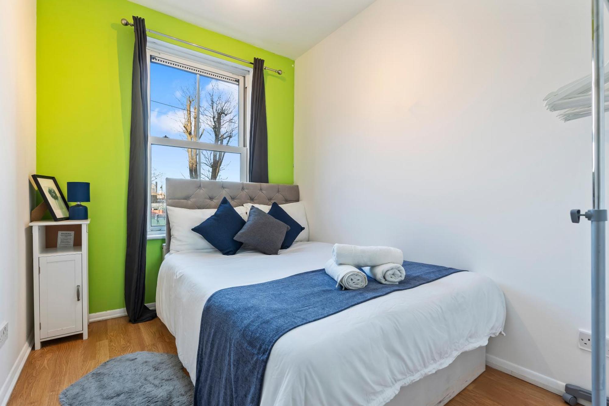 Comfy 4Br House Close To Subway London Exterior photo