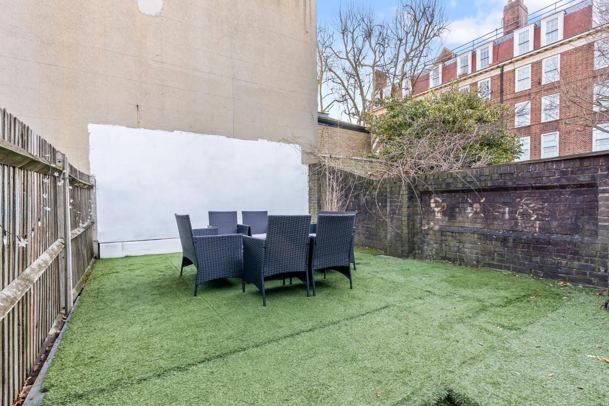 Comfy 4Br House Close To Subway London Exterior photo